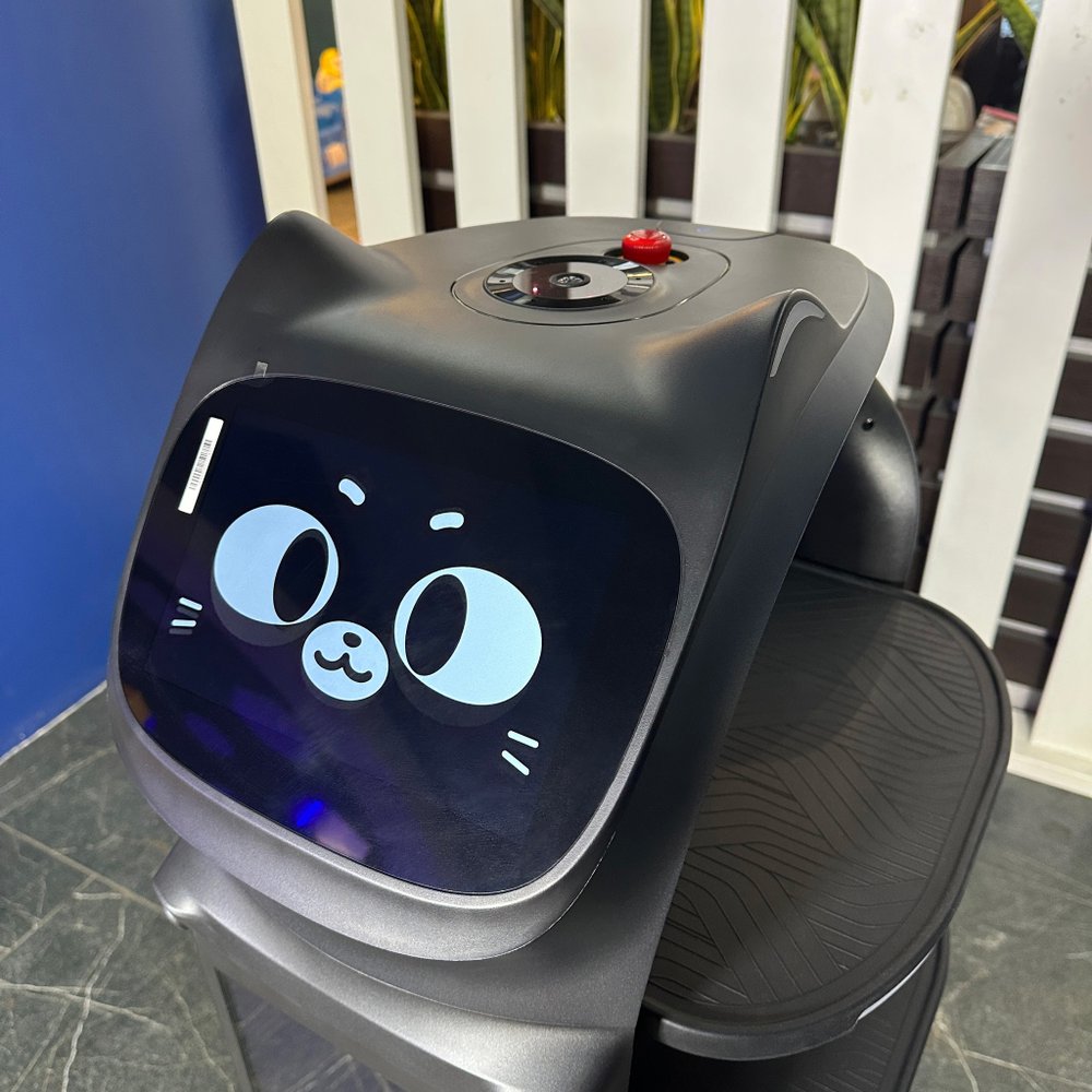 Робот официант PUDU «BellaBot Pro»