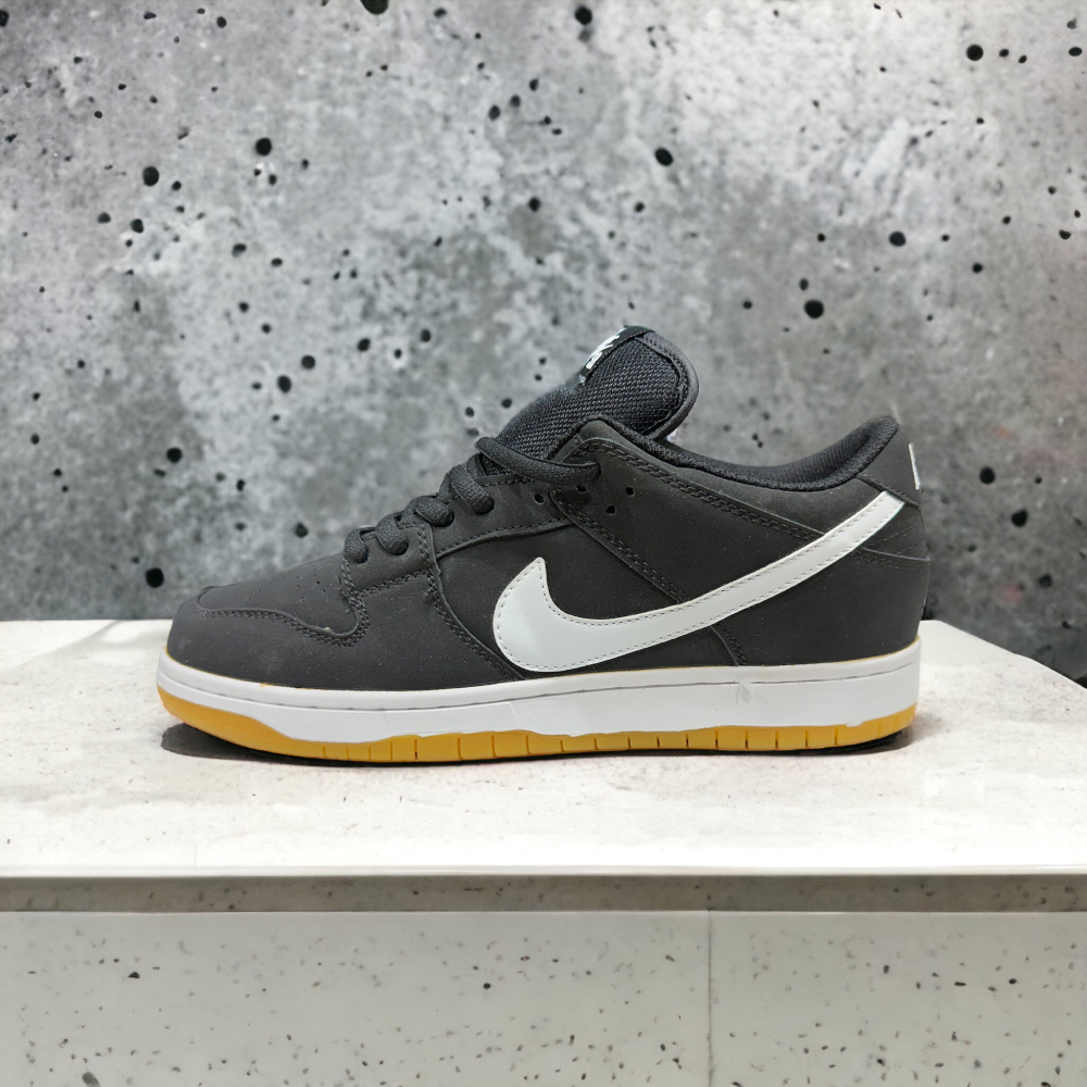 Nike SB Dunk Low • Black
