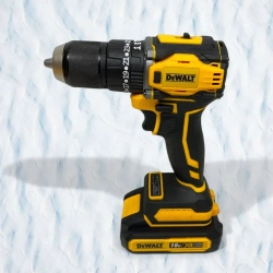 DeWalt Дрель-шуруповерт, 18 В, 55 Нм, 2 АКБ