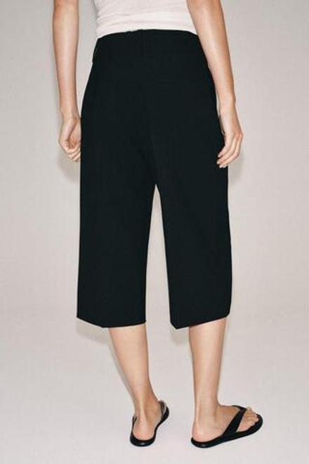 ZARA ПРЯМЫЕ ШОРТЫ С ЗАЩИПАМИ — ZW COLLECTION, ЧЕРНЫЙ