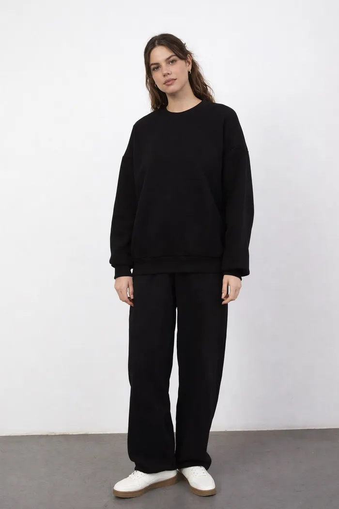 Утепленный свитшот черного цвета