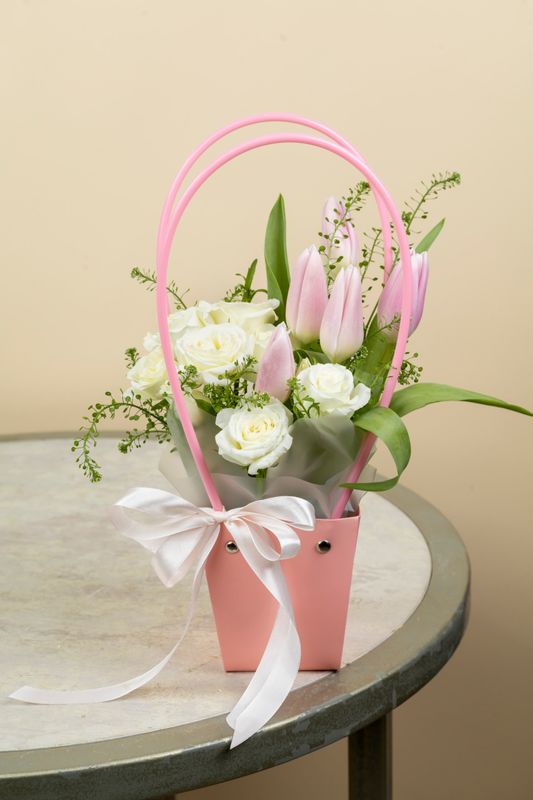 Композиция "Весна с ладонях"