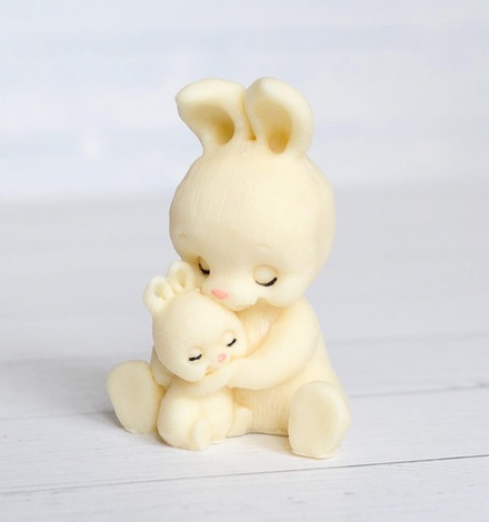 Фигурка из шоколадной глазури "Зайки"