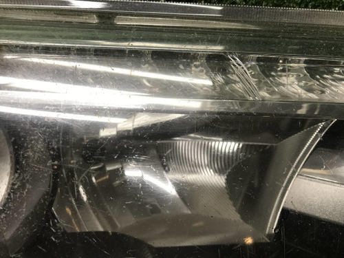Битая Фара правая Toyota Hilux 8 (2015-2020) LED