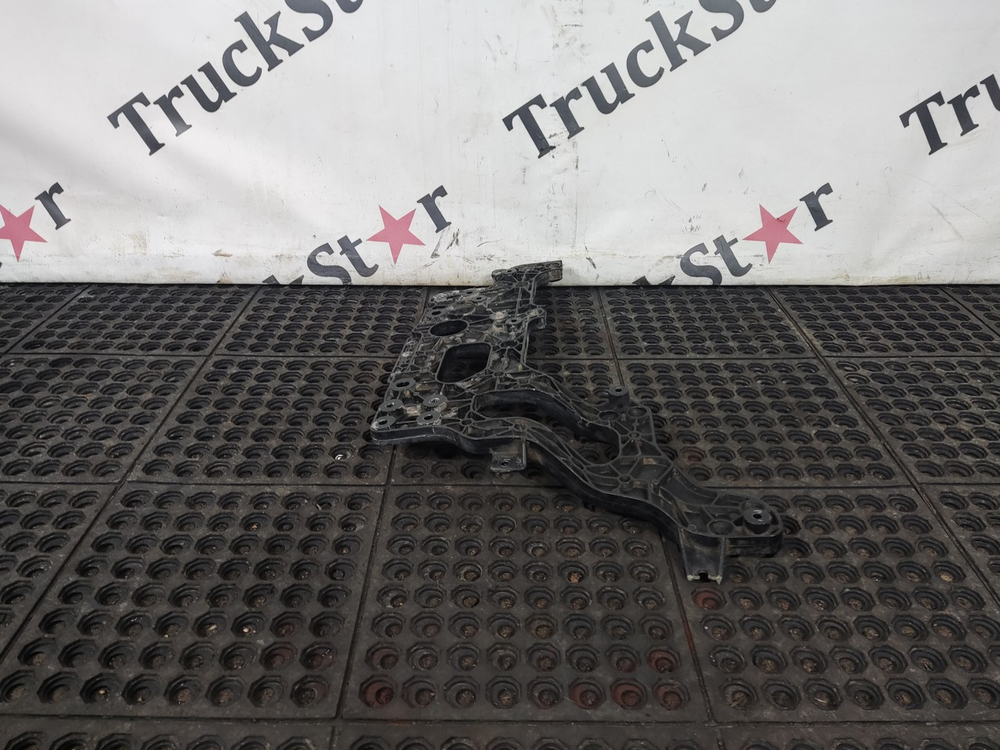 Кронштейн ПТФ правой 2023г