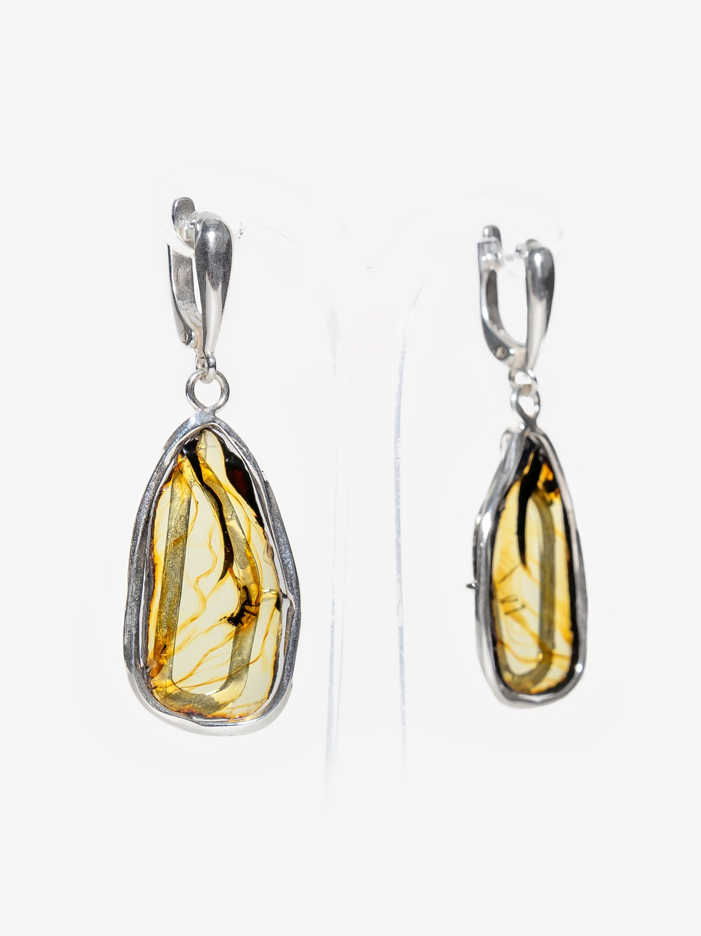 Уникальный комплект из серебра с цельным Калининградским янтарем, серебро 925 пробы