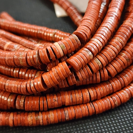 Яшма природная красная, бусины диски, 6.5мм, нить 10см