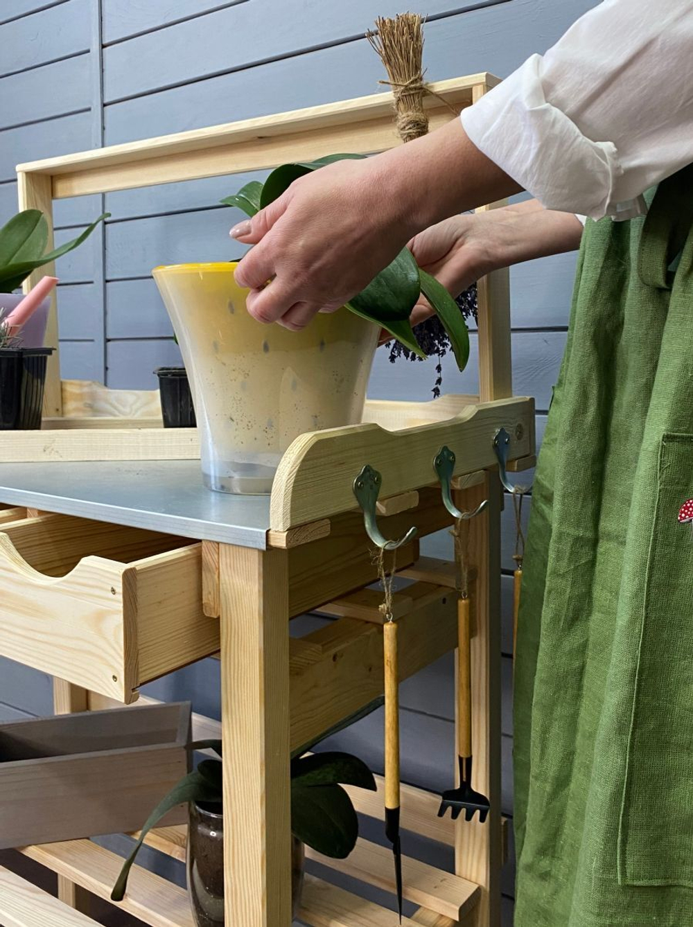 Стол садовый для пересадки рассады и цветов