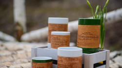 Кружка большая фарфоровая без ручки c берестой и с цитатами Толстого. Tolstoy forever.