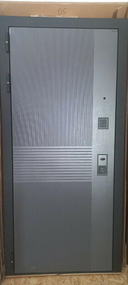 Входная металлическая дверь Бункер HIT Хит B-05/ Гладкая Венге светлый