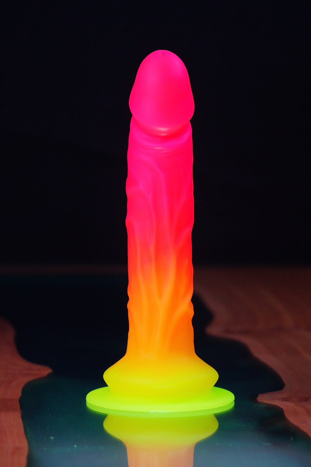 Фантазийный фаллоимитатор Mr. Pornstar, красный градиент - 22 см