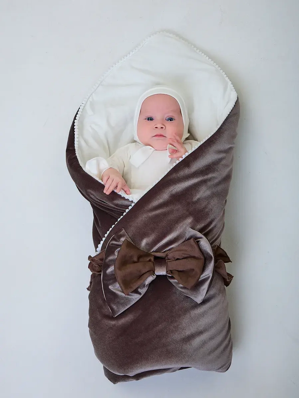 Конверт одеяло на выписку осень с костюмом