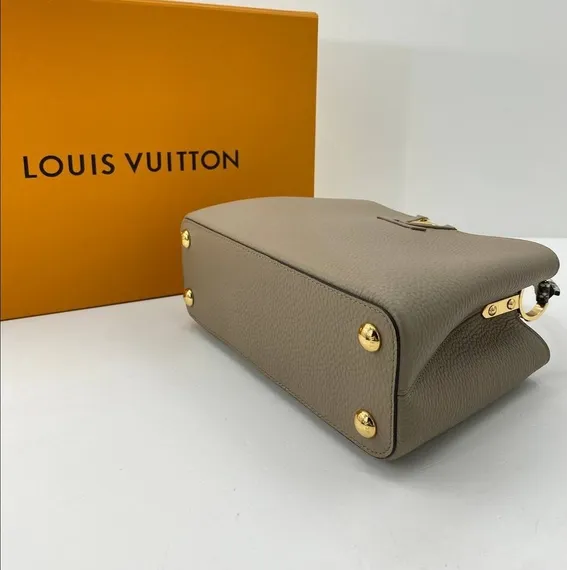 Сумка Louis Vuitton Capucines BB бежевый