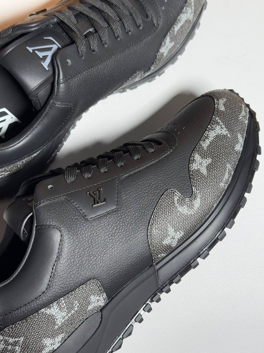 Кроссовки Louis Vuitton Run Away