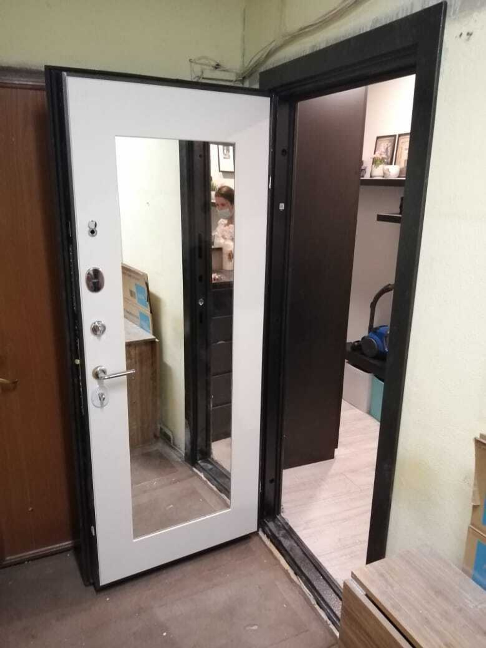 Дверь Входная Лабиринт Silver 18 С зеркалом Белое дерево