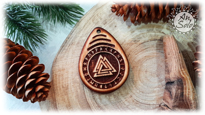 Оберег-слеза "Валькнут" из кедра