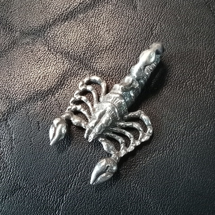 Подвеска. Скорпион