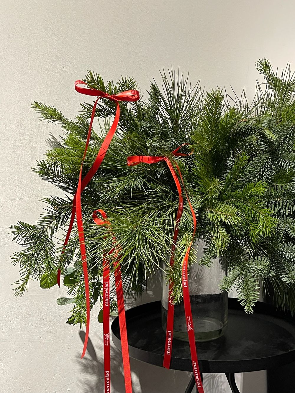 Букет из нобилиса, кедра , пихты в вазу