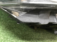 Битая Фара правая Toyota Hilux 8 (2015-2020) LED