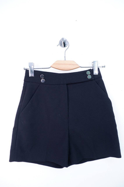 Шорты H&M в классическом исполнении, маркировка 34, визуально на 40 размер