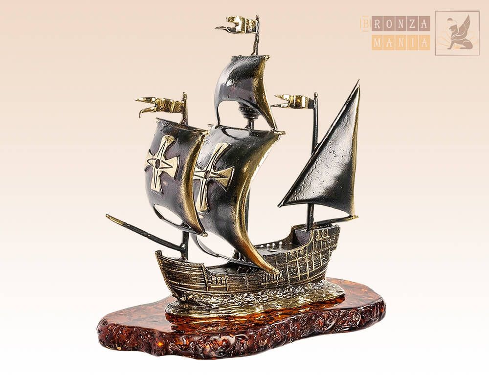 фигурка Корабль Каравелла на янтаре