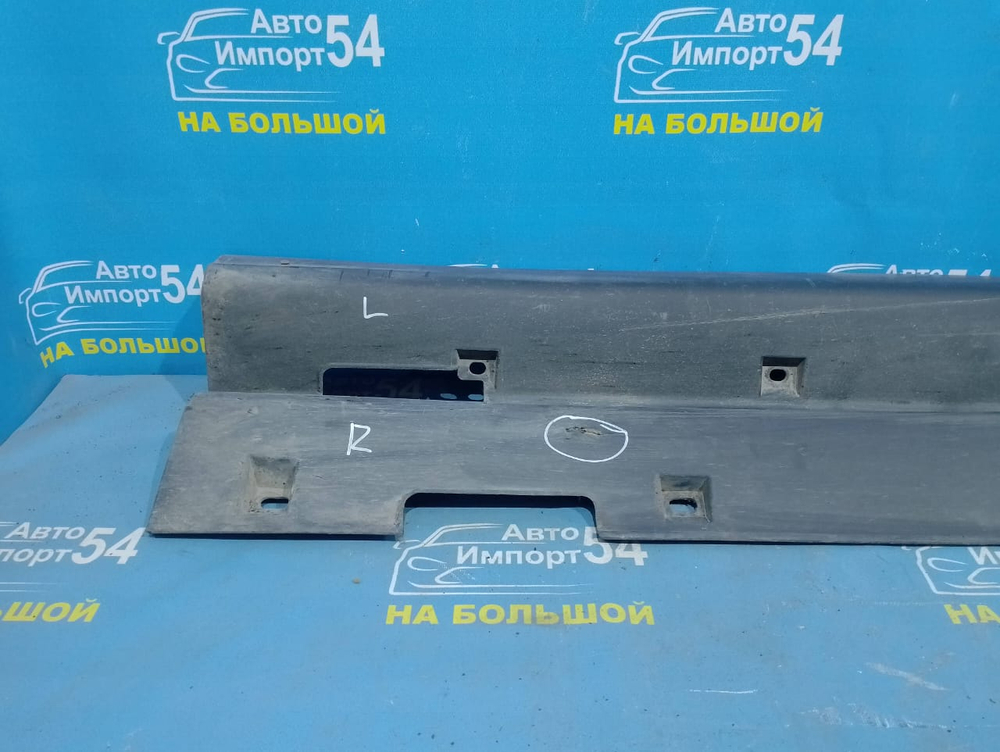 Порог правый пластиковый Honda AVANCIER 1999-2003