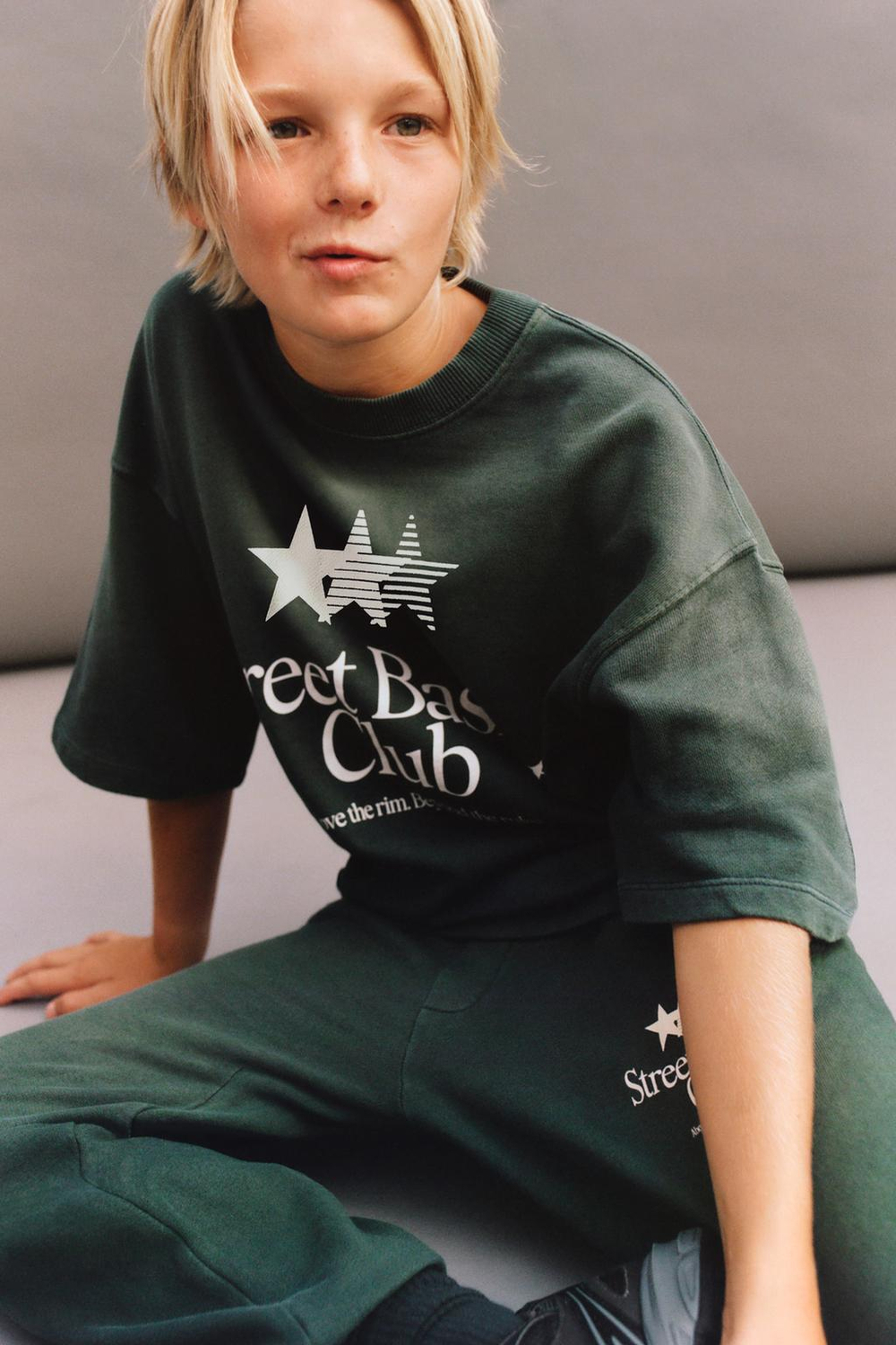 ZARA КОМПЛЕКТ ИЗ ТОЛСТОВКИ И БРЮК-ДЖОГГЕРОВ, ЗЕЛЕНЫЙ