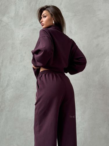 Бордовый спортивный костюм с вышивкой-лого