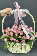 Корзина с кустовыми розами