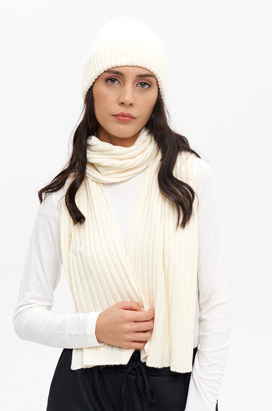 8408 Шапка женская (молочный)