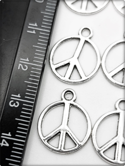 Подвески для рукоделия "Пацифик" серебристые.