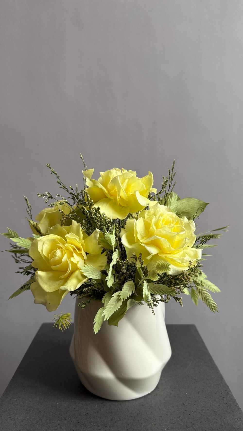 Композиция в кашпо Цинния