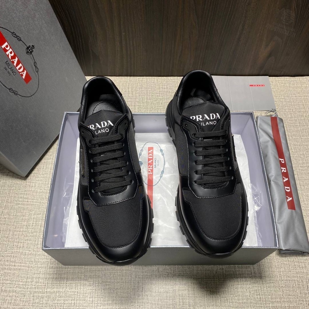 Кроссовки Prada