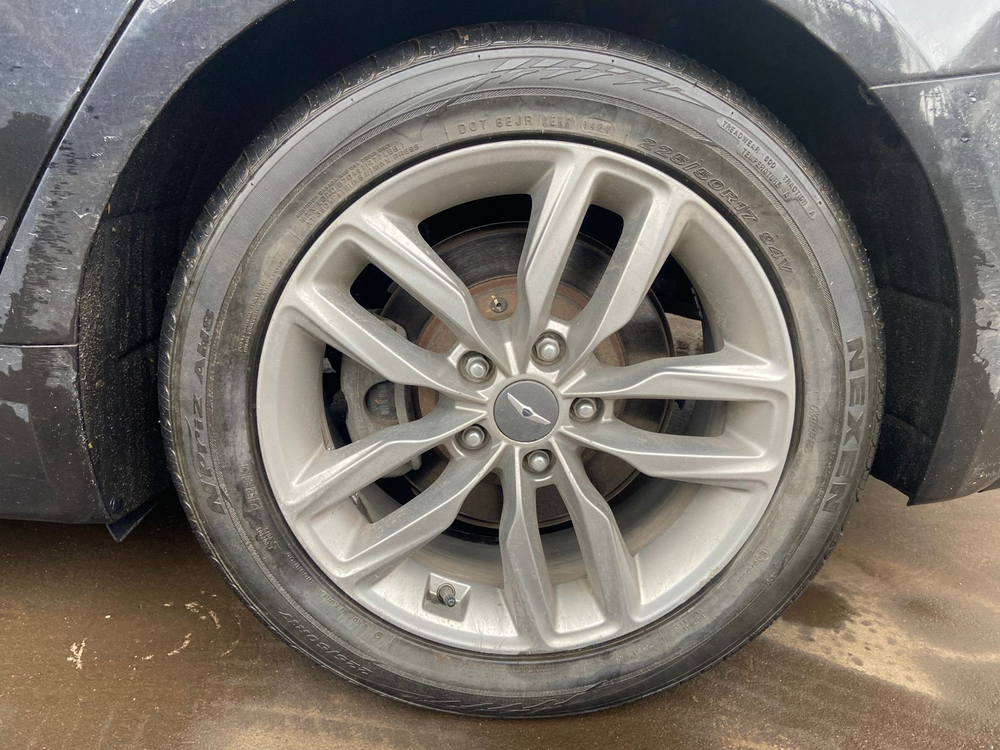 Genesis G70 Base 2.2 e-VGT AT 4WD