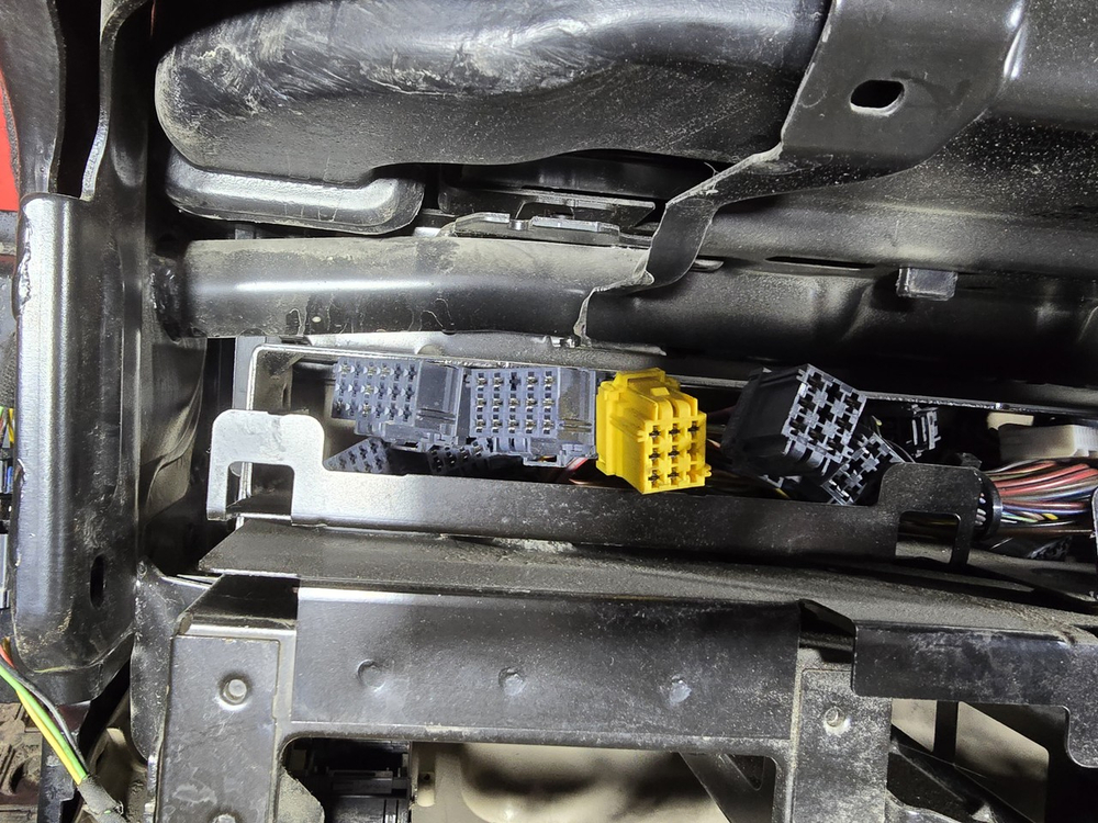 Торпедо салона кабины в сборе 2019г