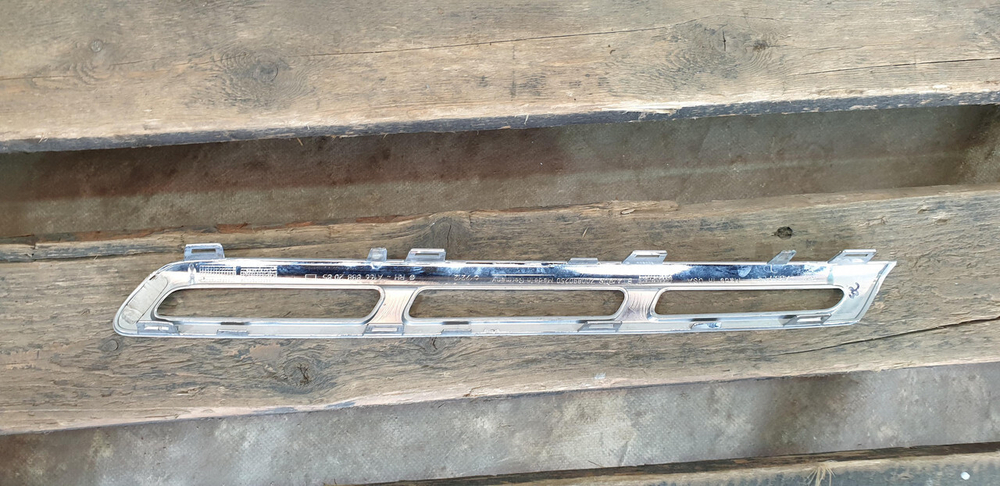 Молдинг решетки радиатора Mercedes GL GLS (X166) 15-19 Б/У Оригинал A1668882085