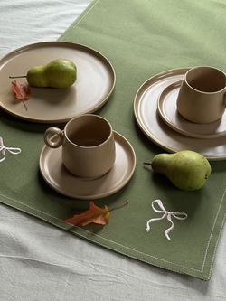 Набор из двух чайных пар бежевого цвета из коллекции Essential, 250 мл