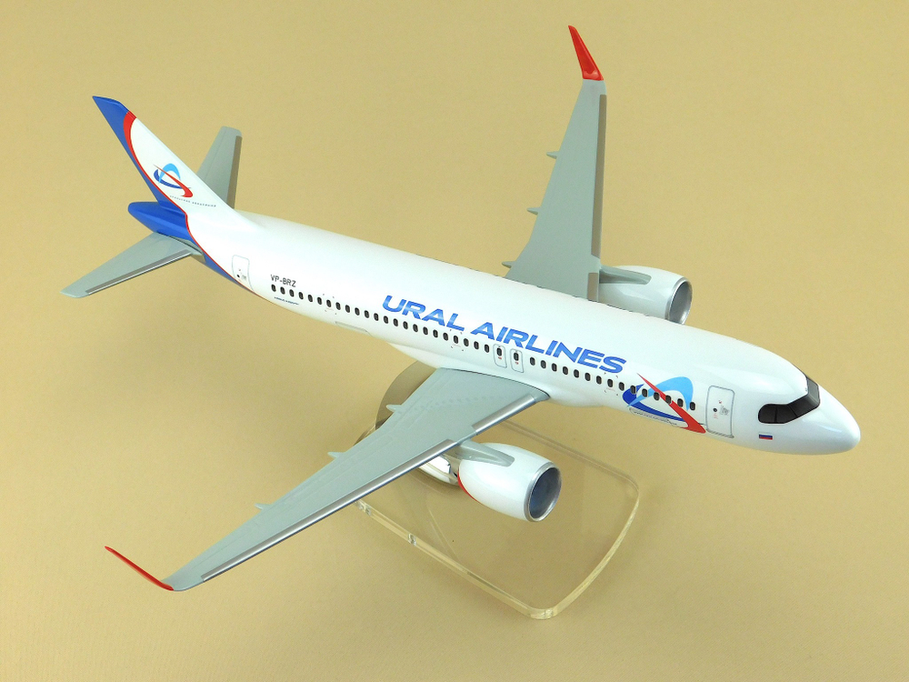 Модель самолета Airbus A320NEO (М1:100, Ural Airlines)