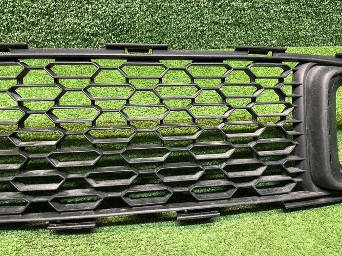 Решетка переднего бампера Mini Hatch R56 (10-13)