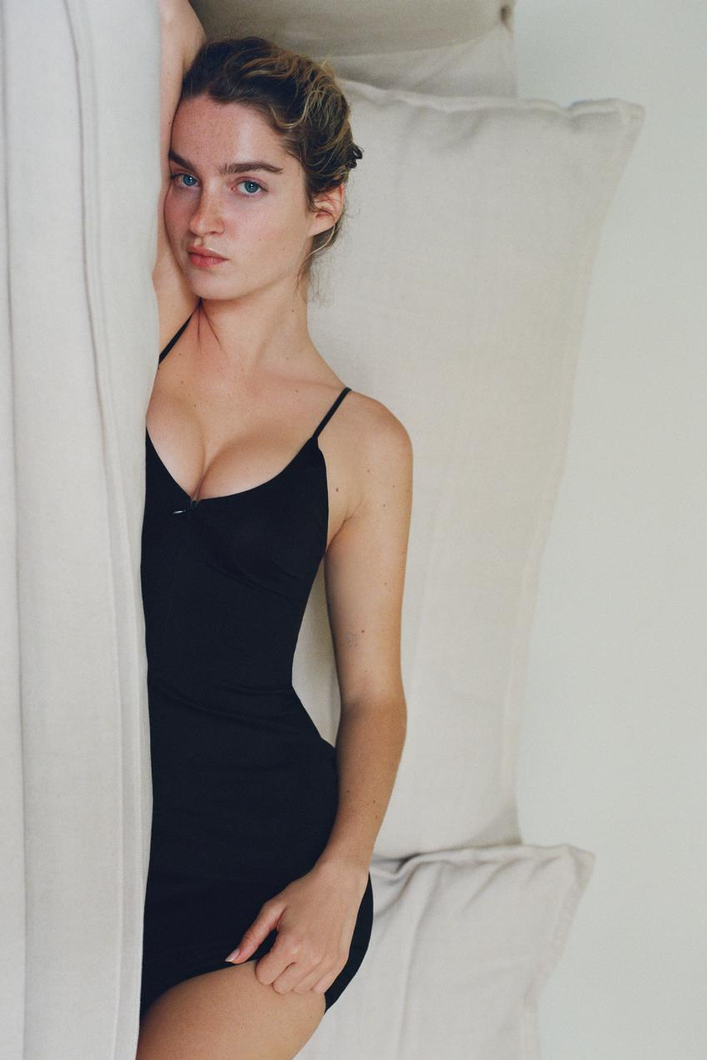 ZARA КОРОТКОЕ ПЛАТЬЕ ИЗ ПОЛИАМИДА НА МОЛНИИ, ЧЕРНЫЙ