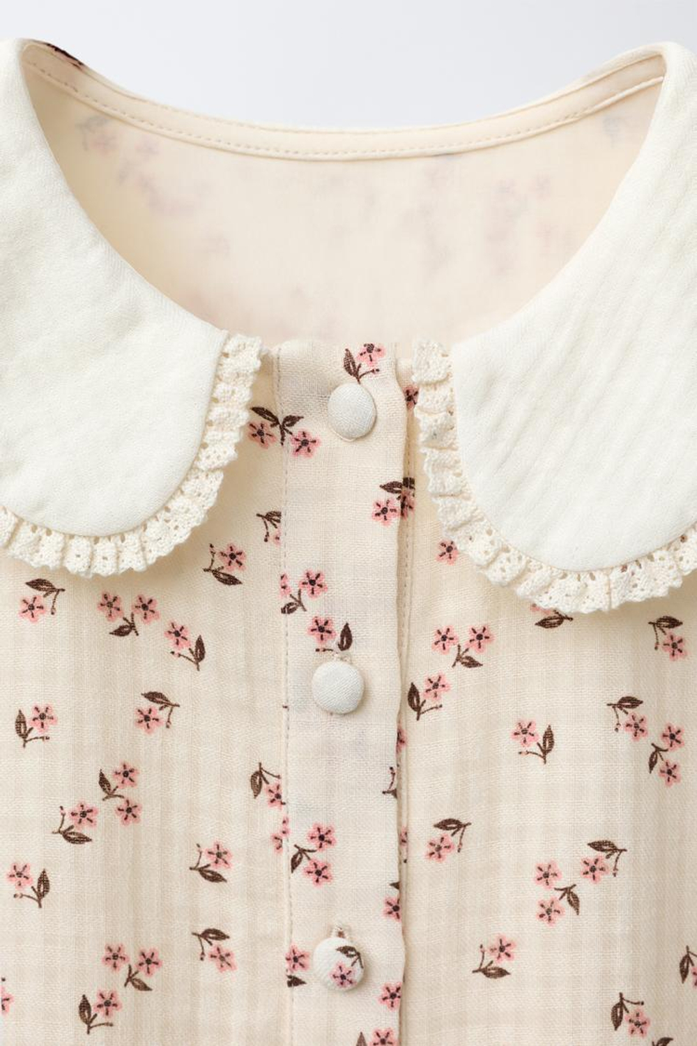 ZARA ПЛАТЬЕ С ЦВЕТОЧНЫМ ПРИНТОМ И КОНТРАСТНЫМ ВОРОТНИКОМ, ЭКРЮ