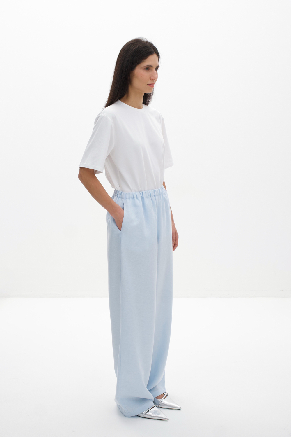 Брюки Mila изо льна и вискозы в нежно-голубом цвете