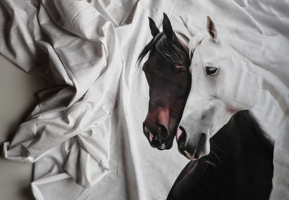 ДВА КОНЯ - Кулирка с лайкрой, компакт пенье (ДЖ66 Маша) (к0 пятнышки непрокраса, полочка не задета)