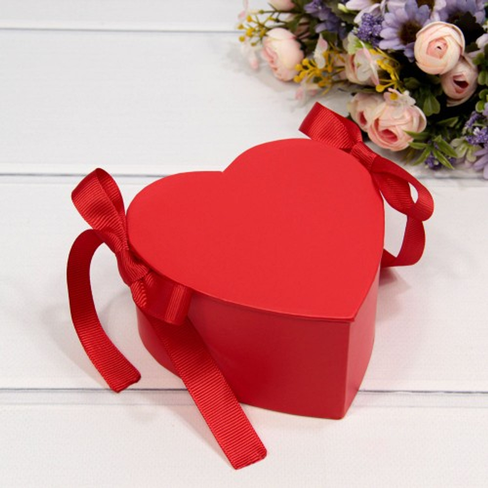 Коробка 11.4х11.4х6 см "Сердце" с лентами (Красный)