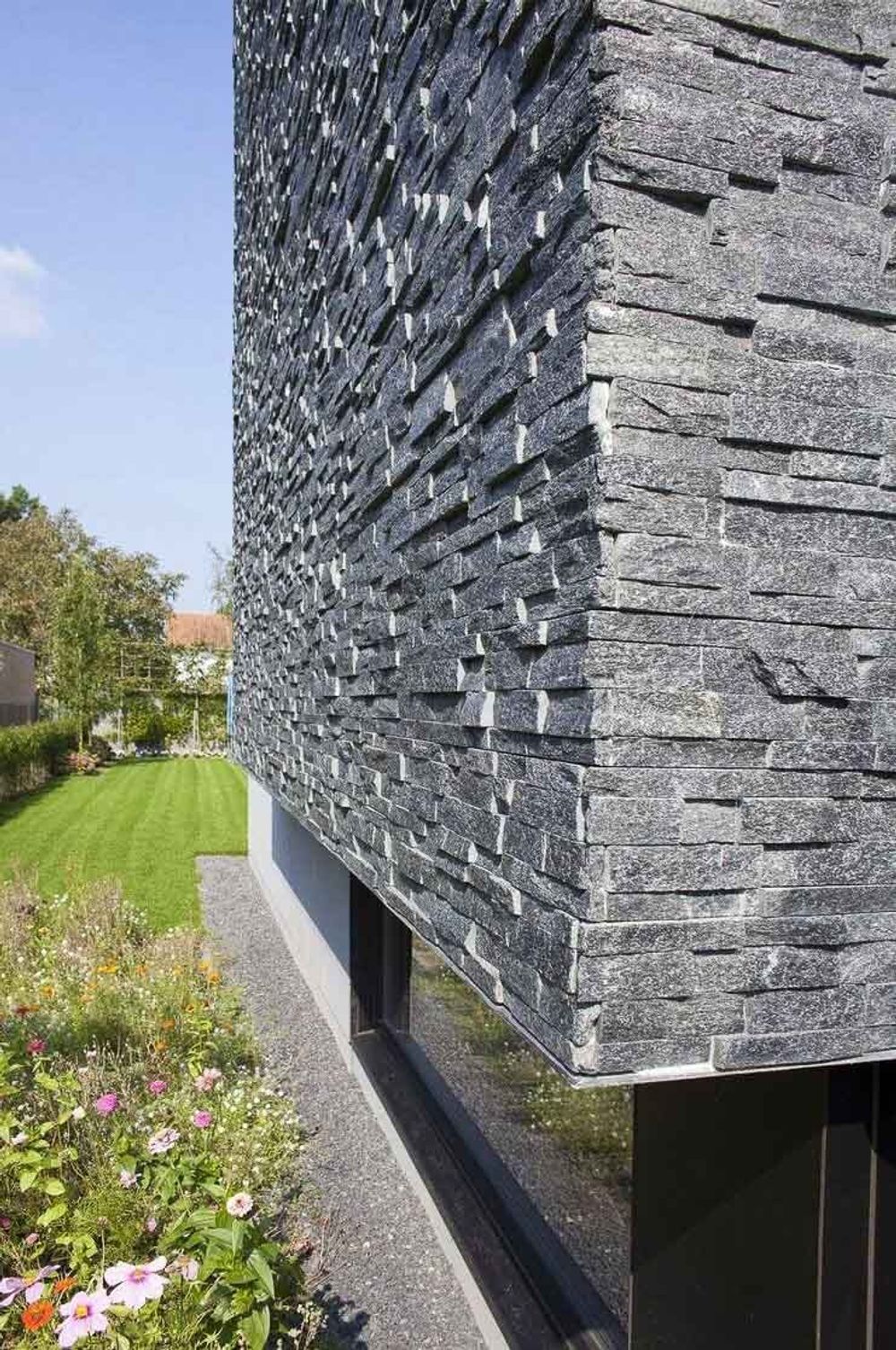 Натуральный камень Кварцит черный Pharaon 150x600x10-20 Классик