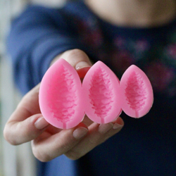 Молд силиконовый для лепки и творчества "Шишки 3 штуки" 10 см / Форма шишка для воска и мыла, гипса и полимерной глины