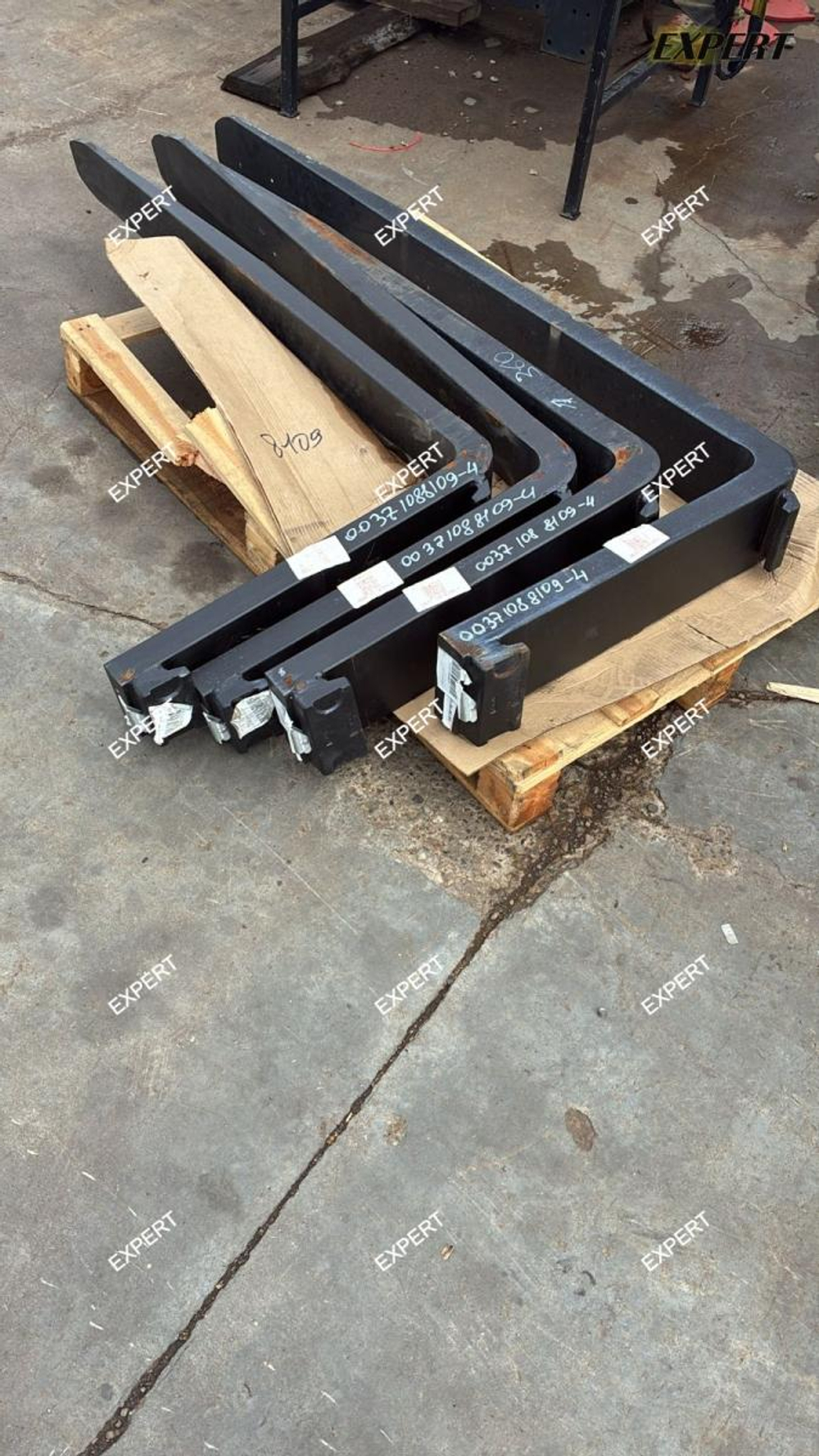 Вилы паллетные на Экскаватор-погрузчик JCB