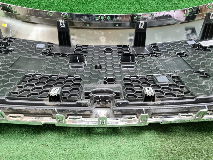 Решетка радиатора Zeekr 009 (2022-н.в.)