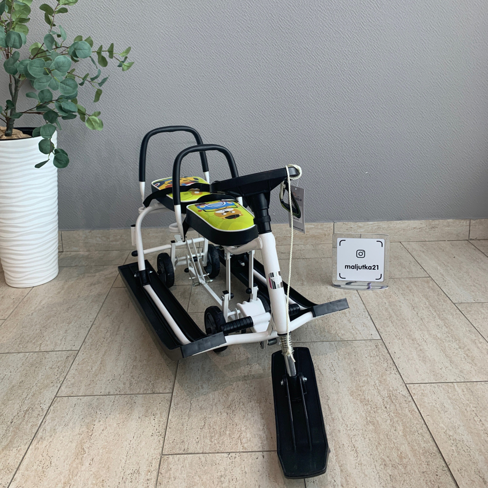 Снегокат 507 высокий SNOWKAT TWINS BABY Wheel для двоих, с 2 склад спинк. П-обр толкат. колёса Мишка
