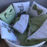 Комплект в кроватку 18 предметов "Мишка на качелях" зеленый, сатин